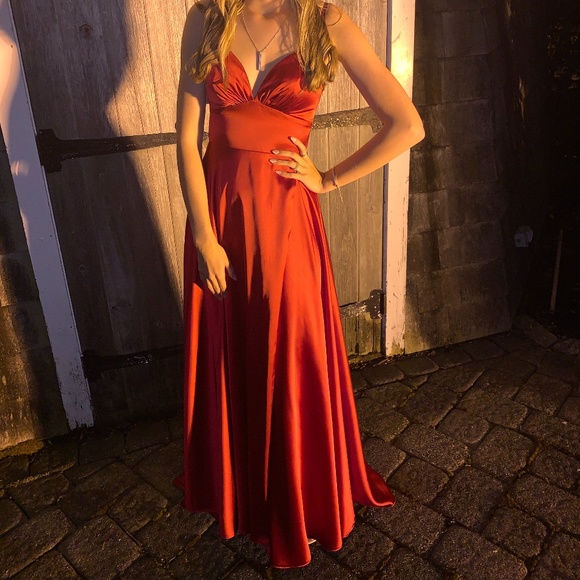 Dresses & Skirts - Red Simple Prom Dress (Colors Couture) size 2